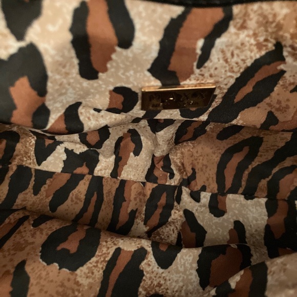 MAXX NEW YORK Black Shoulder bag with gold colored studs - Picture 4 of 4